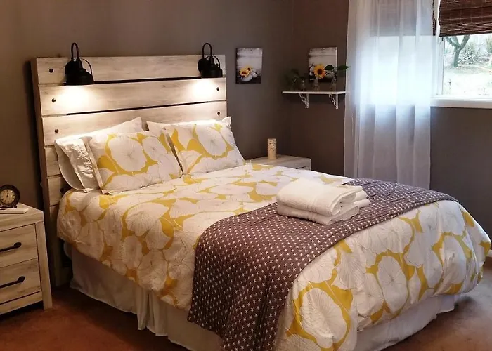 Creekside Bed And Breakfast Guest Room