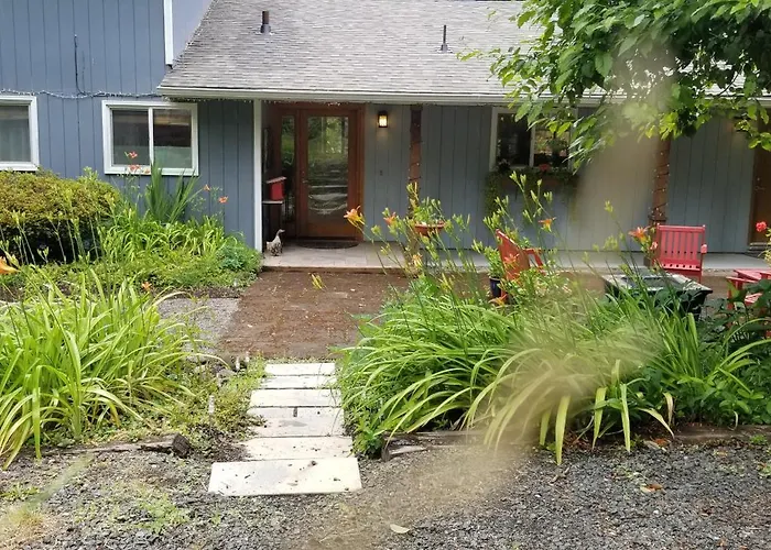 Creekside Bed And Breakfast Guest Room